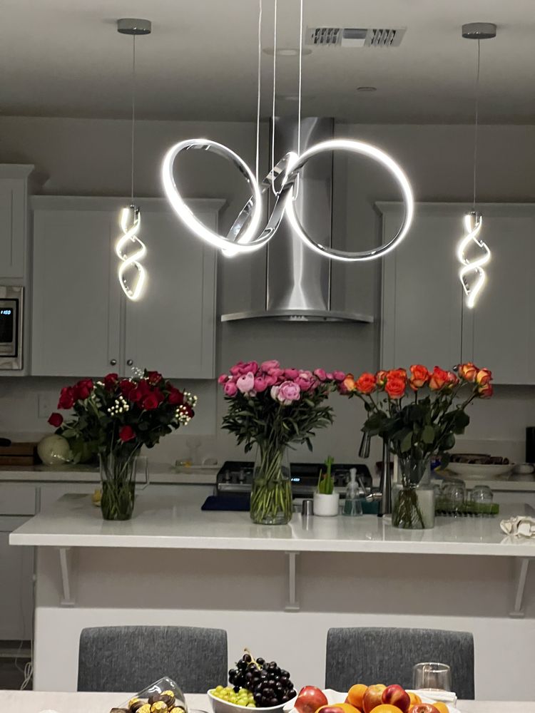 Island's and dining lights